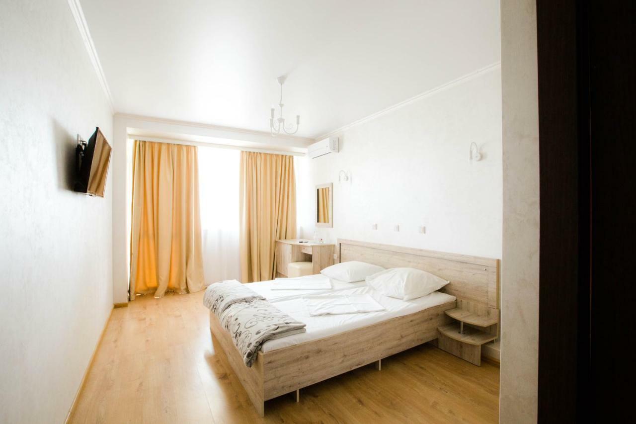 Pitsunda Hotel エクステリア 写真