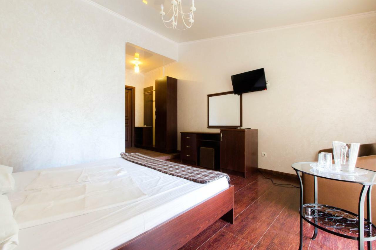 Pitsunda Hotel エクステリア 写真