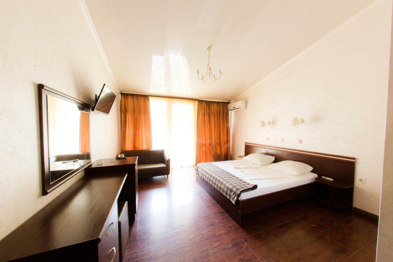 Pitsunda Hotel エクステリア 写真