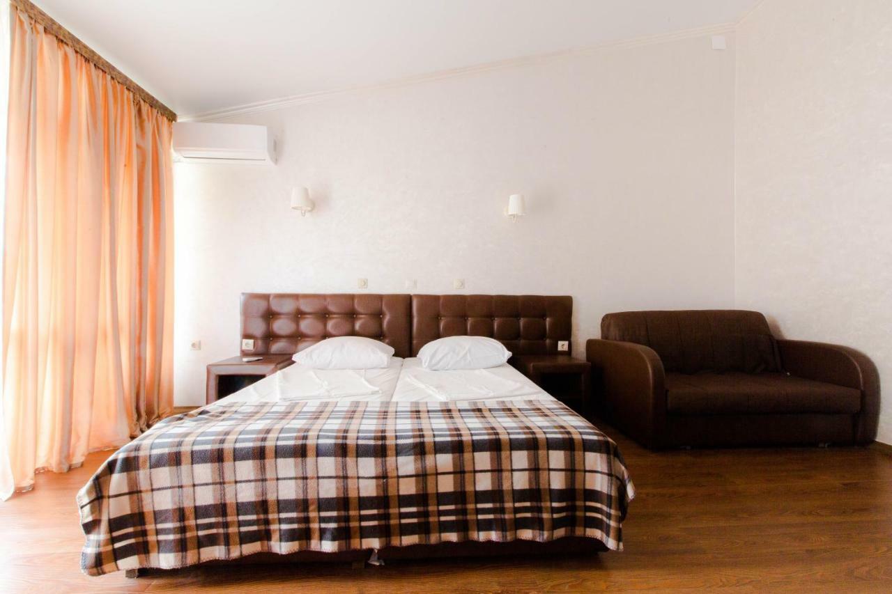 Pitsunda Hotel エクステリア 写真