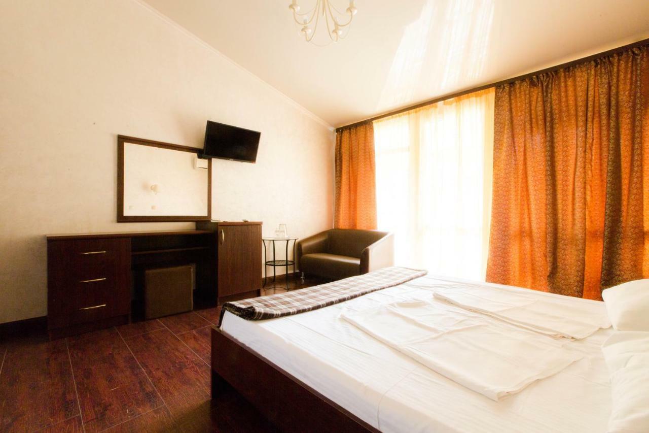 Pitsunda Hotel エクステリア 写真
